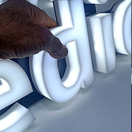 Letra corporea Led luminosa